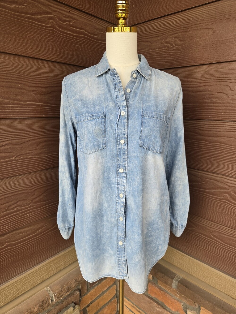 Charlotte Russe Light Chambray Button‑Front Top – Women’s Medium